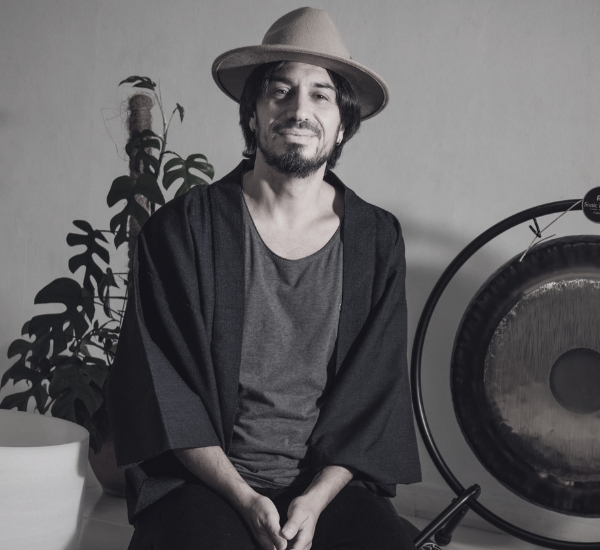 "sound healing treatments Barcelona with crystal singing bowls"